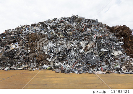 環境系素材　スクラップ　金属リサイクル資源　スクラップの山 15492421