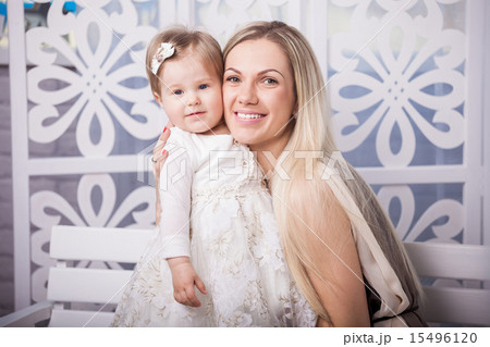 Happy mother and daughter 15496120
