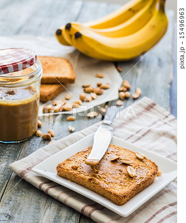 crispy toast with peanut butter, bananas,breakfast 15496963