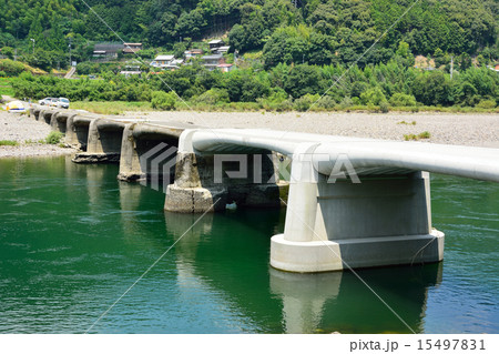 四万十川にかかる口屋内沈下橋 四万十川にかかる口屋内沈下橋 15497831