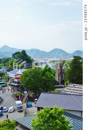 静岡県観光スポット・世界文化遺産への登録決定となった韮山反射炉と受付周辺・高台から展望横位置 15498574