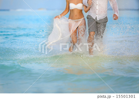Couple in water 15501301