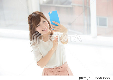 セルフィ・若い女性 15503555