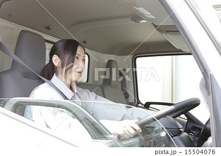 女性トラック運転手の写真素材