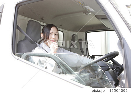 女性トラック運転手の写真素材