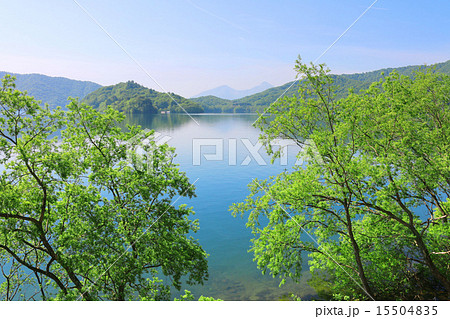 夏の桧原湖と磐梯山 夏の桧原湖と磐梯山 15504835