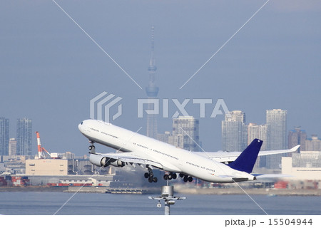 国際線とスカイツリー 15504944