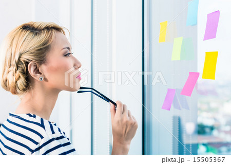 Chinese business woman planning and organizing Chinese business woman planning and organizing 15505367