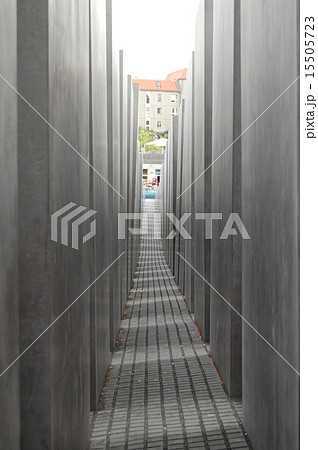 ユダヤ人犠牲者記念館 15505723