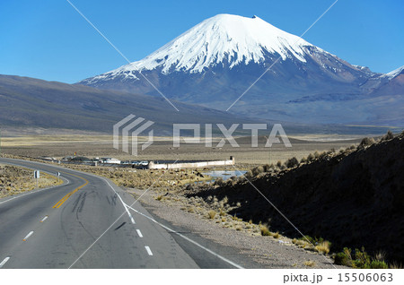 チリ　ラウカ国立公園　パリナコータ山（ボリビア側） 15506063