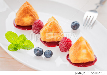 Fried camembert cheese with raspberry coulis  15506438