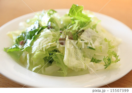 新鮮なレタスサラダ 15507399