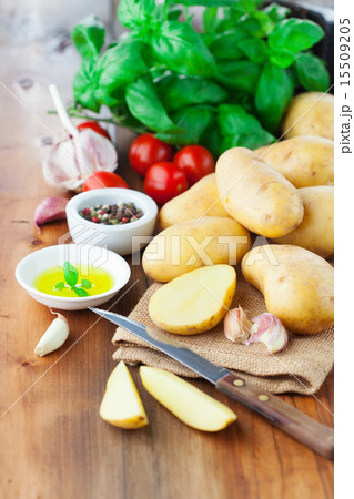 Raw fresh potatoes Raw fresh potatoes 15509205