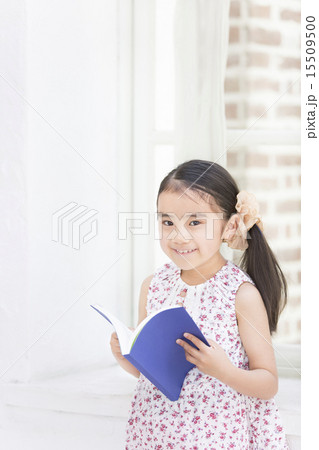 読書する女の子 読書する女の子 15509500