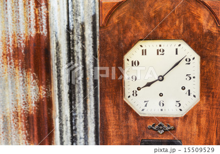 An Old Vintage Wood Clock 15509529