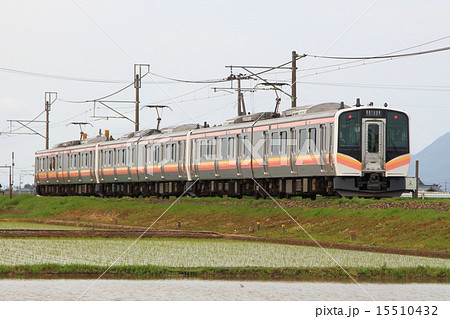 初夏の越後線E129系（6両：登場時） 15510432