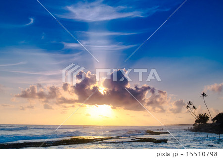 Sunset. blue sky and clouds. 15510798