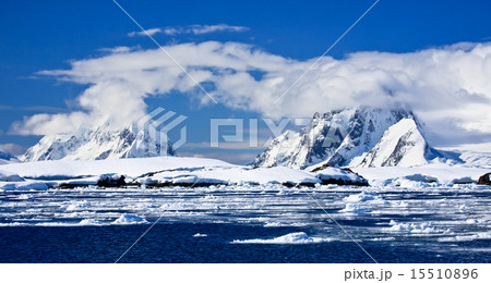 Beautiful snow-capped mountains 15510896