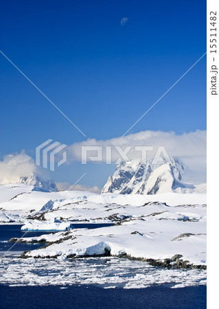 Beautiful snow-capped mountains Beautiful snow-capped mountains 15511482