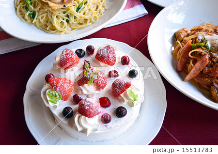 ケーキと料理 15513783