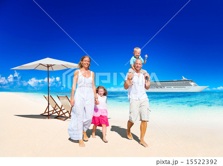 Family Summer Vacation Paradise Beach Happiness Concept 15522392