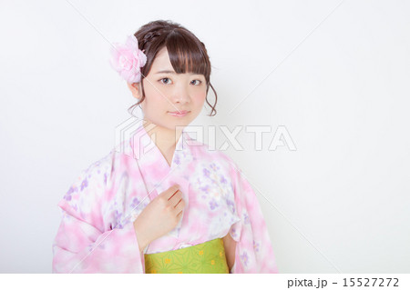 浴衣の若い女性 浴衣の若い女性 15527272