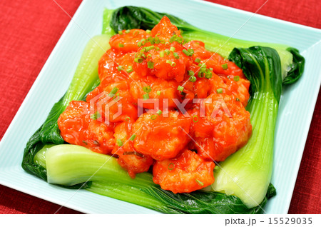 エビチリソース炒め(海老チリ)、ゆで青梗菜添え。 エビチリソース炒め(海老チリ)、ゆで青梗菜添え。 15529035