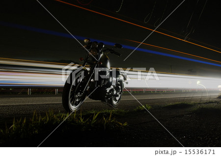 バイクと夜景 15536171