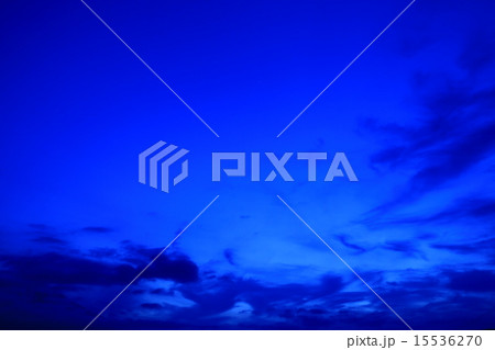夕闇の空 15536270