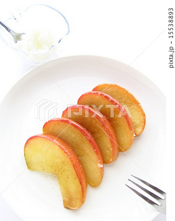 ココナッツオイルでおいしい焼きりんご ココナッツオイル ココナッツオイルでおいしい焼きりんご ココナッツオイル 15538893