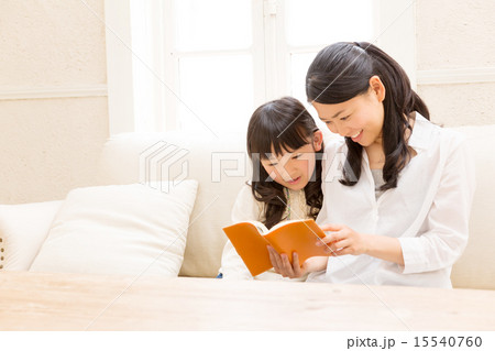 親子　家族ライフスタイルイメージ 15540760