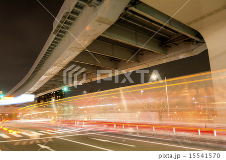 江東区有明の高架下道路夜景 15541570