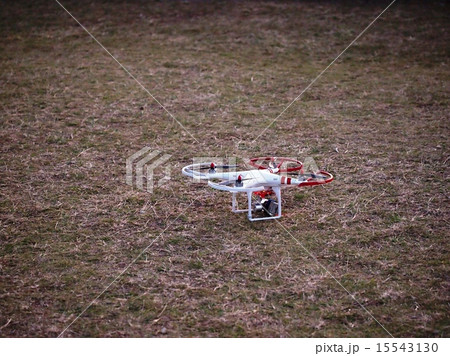 勝連城跡に着地するドローン 15543130