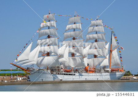 帆船海王丸の総帆展帆の写真素材