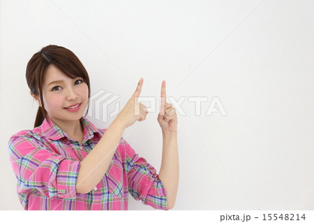 代日本人女性指さしの写真素材