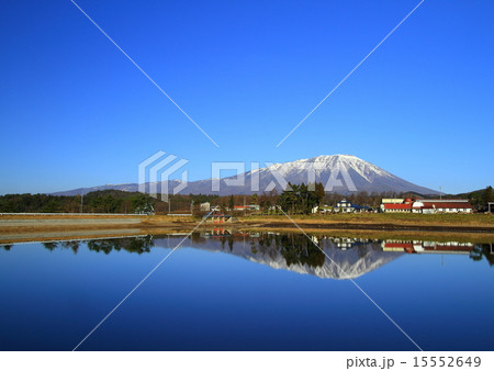 岩手山と新鬼越池 15552649