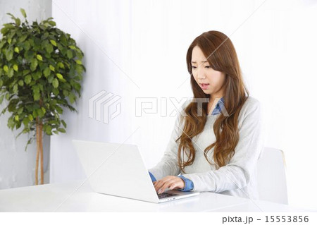 パソコン　女性　困る 15553856