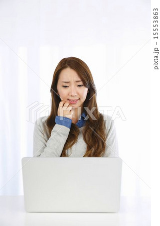 パソコン　女性　困る 15553863