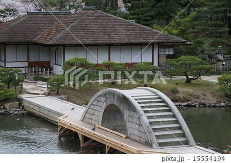 清風館と跨虹橋（縮景園） 15554194