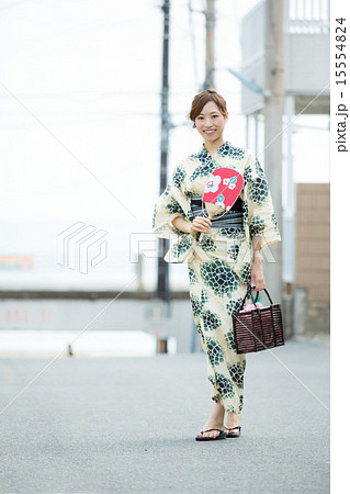 浴衣の女性 15554824