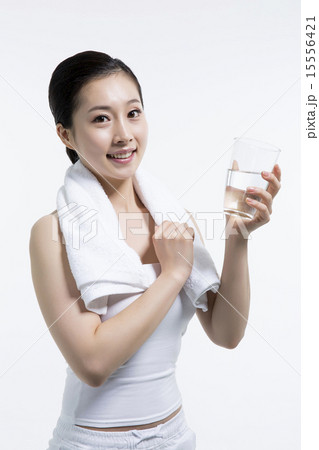 Beautiful woman cares of the skin face isolated on white background 15556421