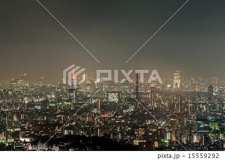 サンシャイン60展望台から見た東京タワー方向の夜景 15559292