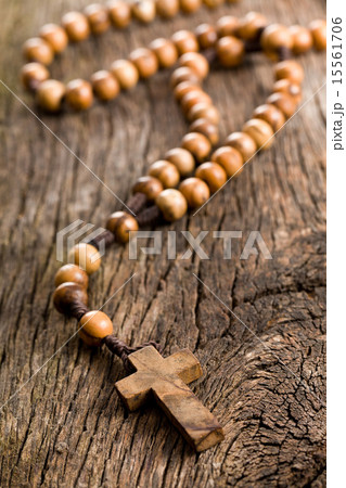 Wooden rosary beads 15561706