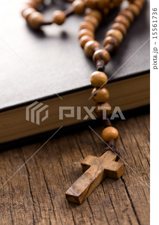 Wooden rosary beads and holy bible Wooden rosary beads and holy bible 15561736