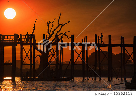 Silhouettes at U Bein bridge at sunset. Myanmar  15562115