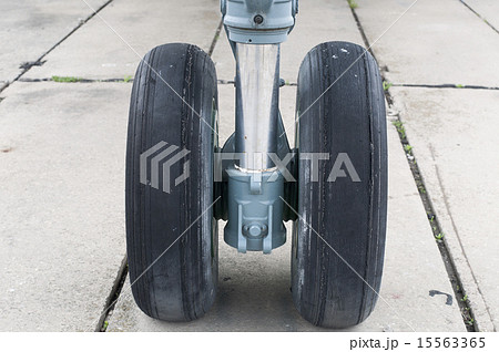 Front landing gear light aircraft on the ground 15563365