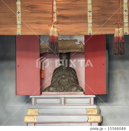 湯島聖堂の孔子像(東京都文京区) 湯島聖堂の孔子像(東京都文京区) 15566089