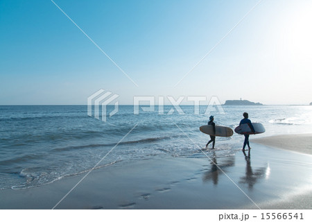 七里ヶ浜サーファー 15566541