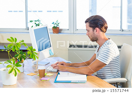 Casual businessman typing on keyboard 15571744