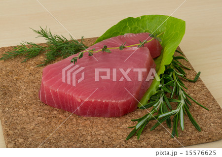 Raw tuna steak 15576625